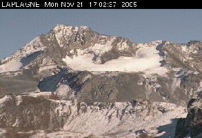 Gletscherbereich La Plagne. Kaum Schnee - wenigstens dürften die Arbeiten an der Bergstation der 6EUB dann gut vorankommen.