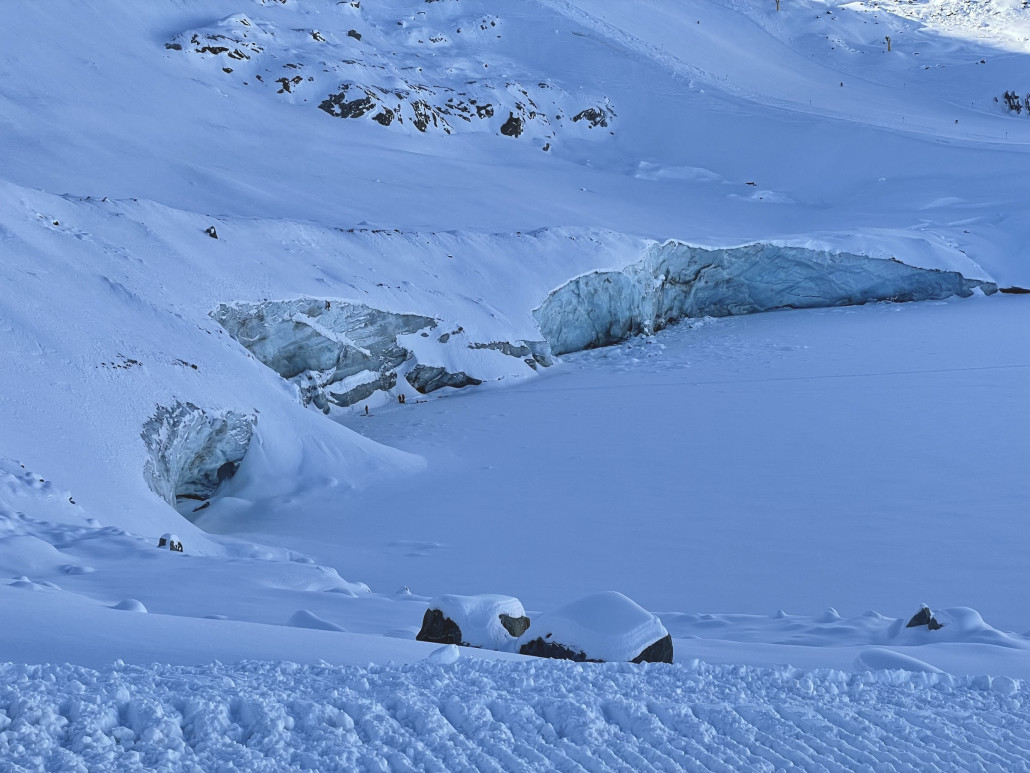 Man beachte die Eiskletterer. Das die Piste dadrüber weg musste ist mit dem Bild auch klar. Die neue Führung ist aber m.E. ein Gewinn.