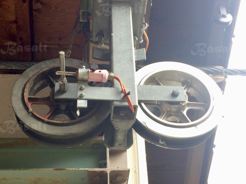 ^ Seilrollen in der Talstation. Die Anlage ist optisch noch recht gut im Schuss.