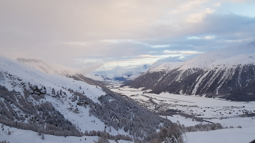 Morgens noch relativ aufgelockerte Bewölkung im Osten, von Westen drückten allerdings immer wieder Wolken/Nebel rein
