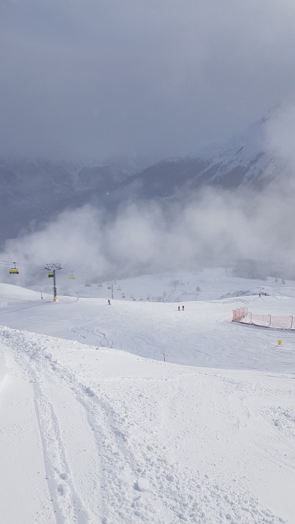 Meist solche dünne Bewölkung, wechselnd auf unterschiedlichen Höhen, die viel Licht durchlässt