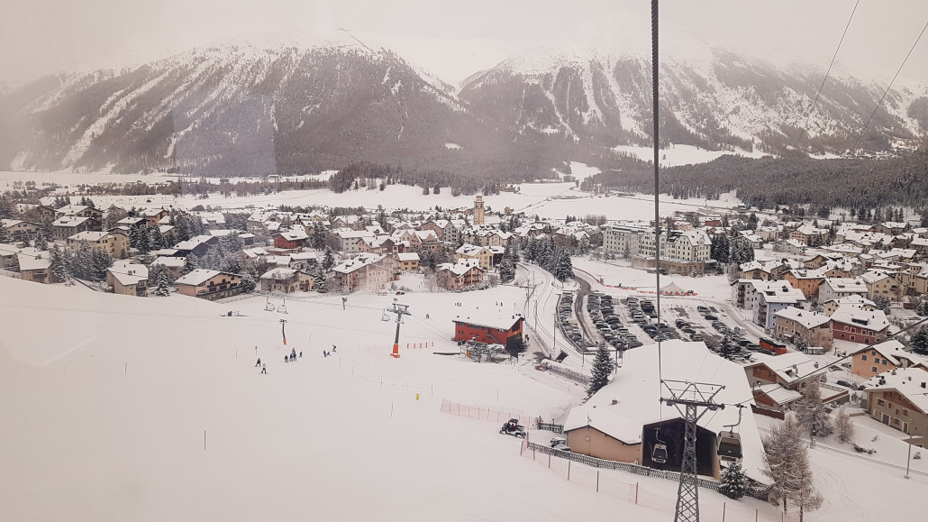 Schneelage in Celerina. Durch den weiteren Neuschnee schon sehr winterlich.