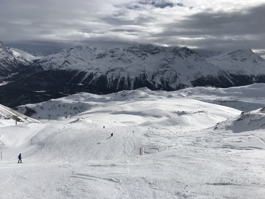 So macht es Spass. Die rote am Treis Fluors hat aber einige Eisplatten. Generell kommen wegen den mittlerweile doch nicht wenigen Leuten Eisplatten hervor. Hat im Engadin halt schon sehr wenig geschneit. Davos und Andermatt sind komfortabler dran