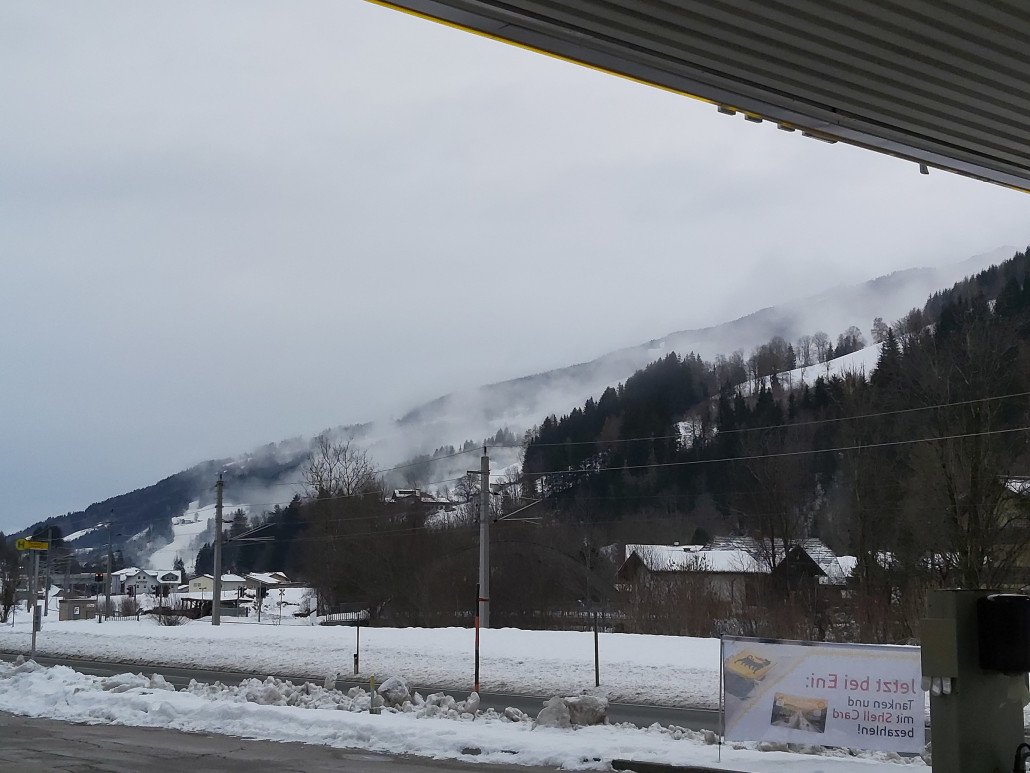 Im Ennstal gab man Vollgas! Der ganze Nebel kommt von den Schneeerzeugern.