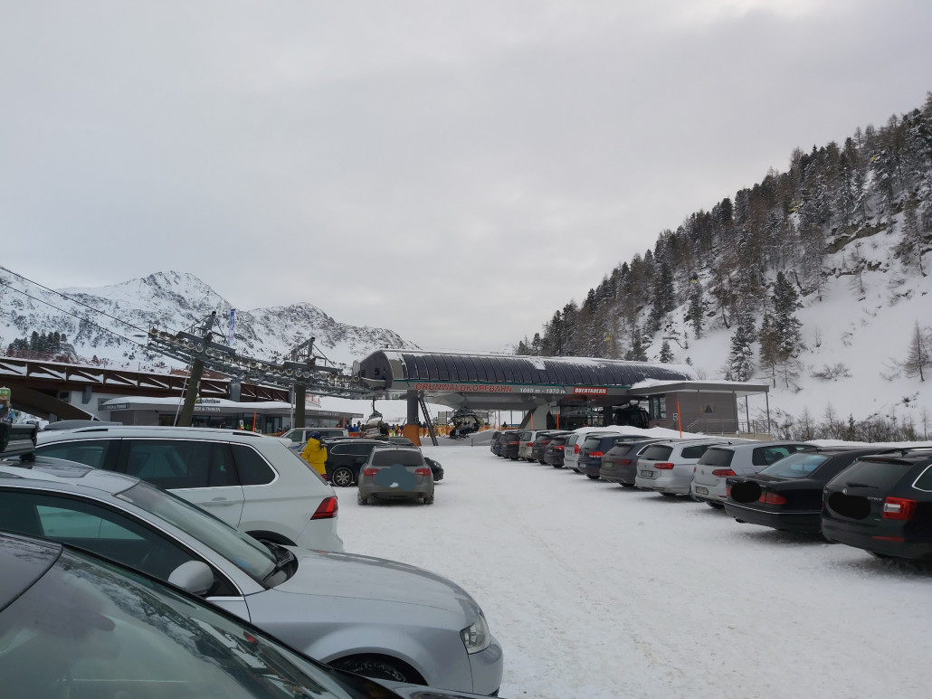 Obertauern kurz vor 9 Uhr schon gut gefüllt.