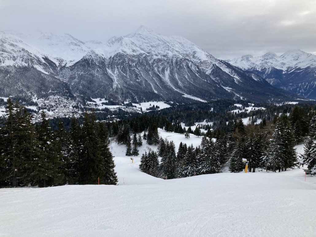 42b im oberen Bereich. Diese Piste empfand ich heute als die Schlechteste: Über weite Abschnitte loser, knolliger Schnee. Wir beliessen es bei einer Abfahrt.