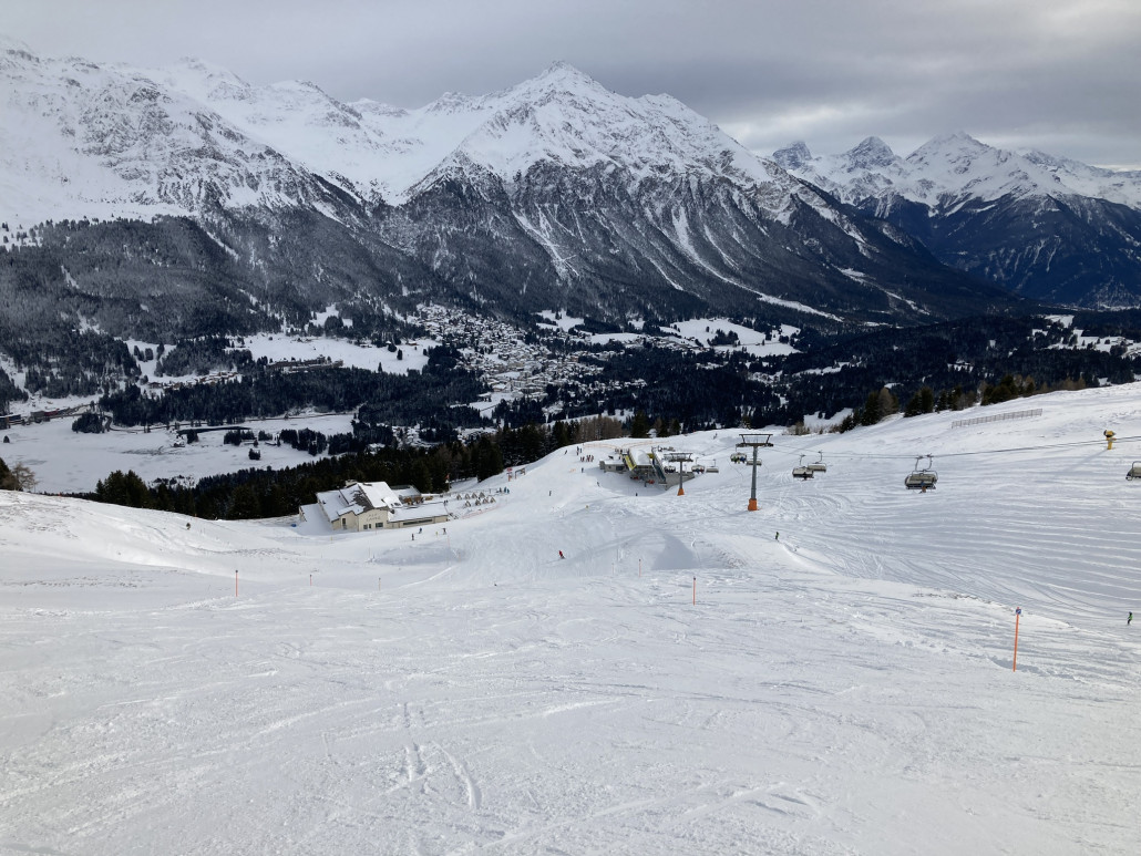 60a kurz vor der Talstation. Sowohl die hier ersichtliche, direkte Variante als auch die flachere Aussenrum-Option ist geöffnet.