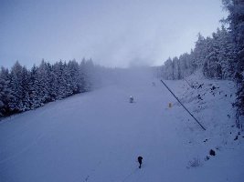 Ochsenschlag mit laufenden Schneekanonen.