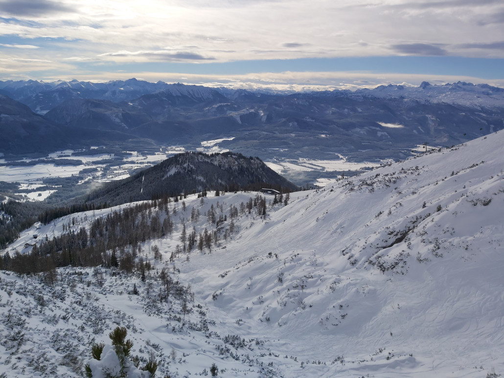 Kleine Süd vor mir bei schöner werdenden Wetter. Dafür wurde es auch Windiger und alles ist verspurt.