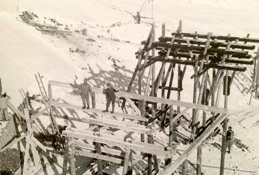 Bau Winkelstation des alten Hörnlilifts (1945)