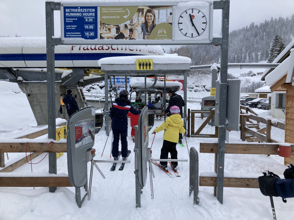 Neu gestalteter Einstiegsbereich bei der Sesselbahn Pradaschier.