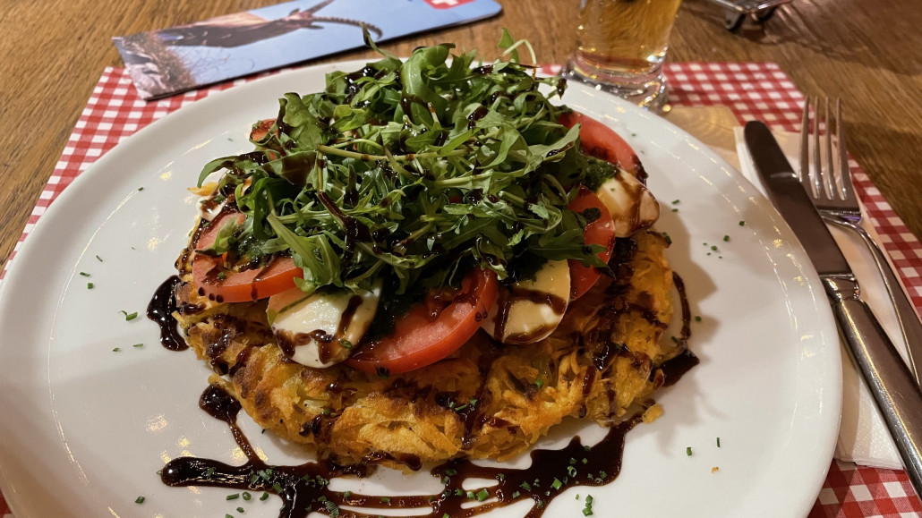 Rösti. War ok. Sah immerhin hübsch angerichtet aus.