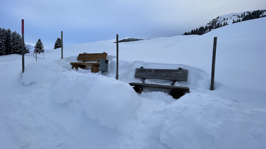 Einfach mal danke an die Leute, die solche Bänke stiften!