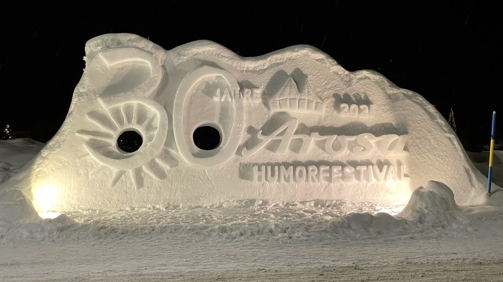 Achja, das ist ja momentan auch noch in Arosa. Was es nicht alles gibt :D interessiert mich allerdings nicht sonderlich. Wurde wohl mal eingeführt, um auch um diese frühe Jahreszeit einige Übernachtungen zu generieren - selbst, wenn nicht so viel Schnee liegt. Dieses Jahr dann wohl eigentlich nicht notwendig ;P