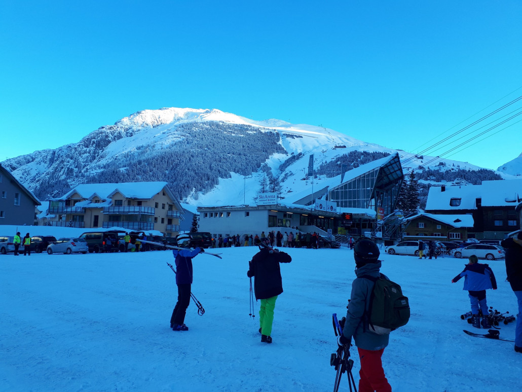 Morgens 20 Minuten warten an der Gurschen Bahn.