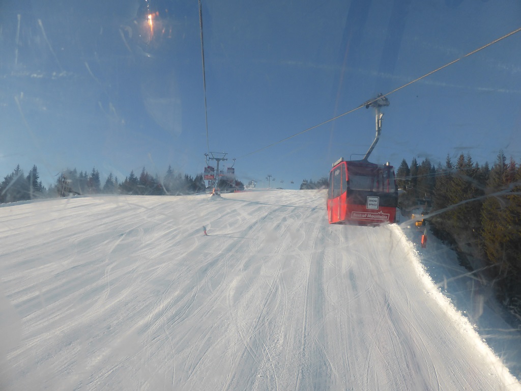 Scheibe ist zwar zerkratzt, aber Aussicht sieht schon einmal vielversprechend aus. Ist oberer Teil der Grafenbergbahn, ein Klassiker aus 1985