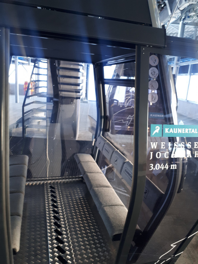 Gondel mit Stoffsitzen, deutlich angenehmer als Leder