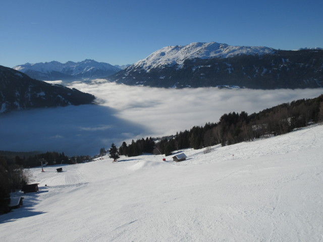 Tal-Abfahrt, am linken Pistenrand die 8-MGD Hochzeiger
