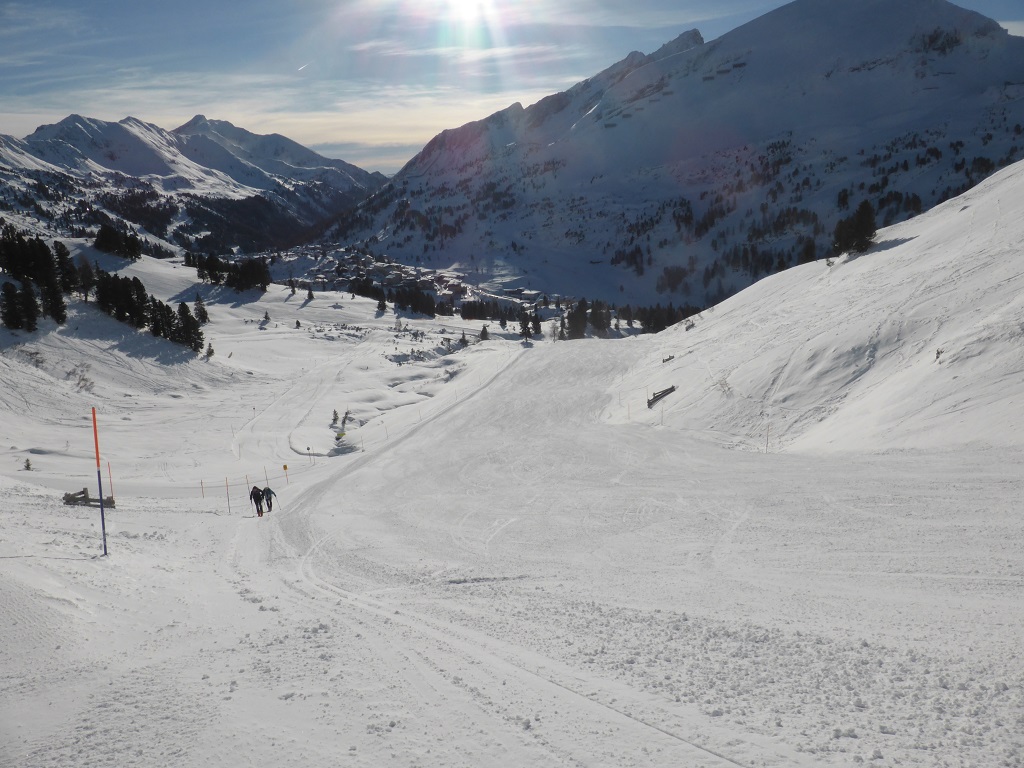 die Piste 8a an der Grünwaldkopbahn. Selten so leer erlebt. Und hier auch ausgezeichneter Schnee. Die mußte natürllich wiederholt werden..