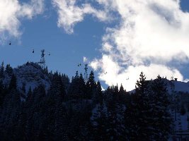 Brauneck 08 Garland 3 Sessel mit Gondelbahn.jpg