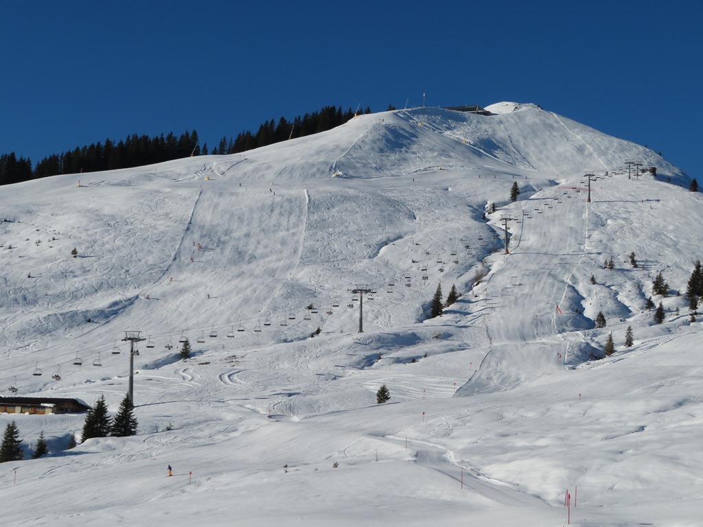 Diese herrlichen Hänge wäre ich gerne öfter gefahren, wenn man dazu nicht eine lahme fixgeklemmten Sesselbahn (Windauberg) fahren müsste.