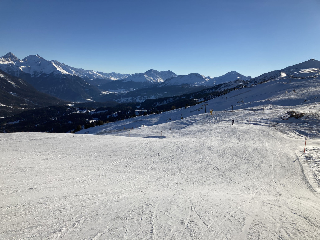 60b. Abendstimmung am Lavozlift. Um diese Uhrzeit sind die meisten Leute bereits auf die Ostseite gepilgert und stehen sich dort die Beine in den Bauch.