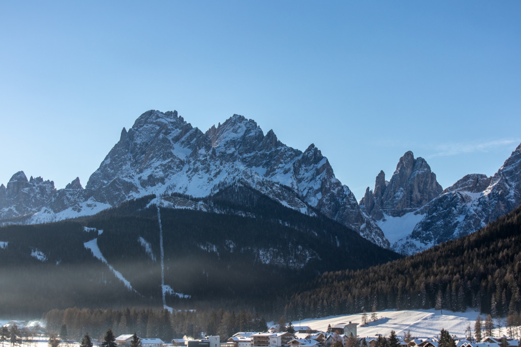 Links thront die Rotwand mit dazugehörigen Skigebiet.