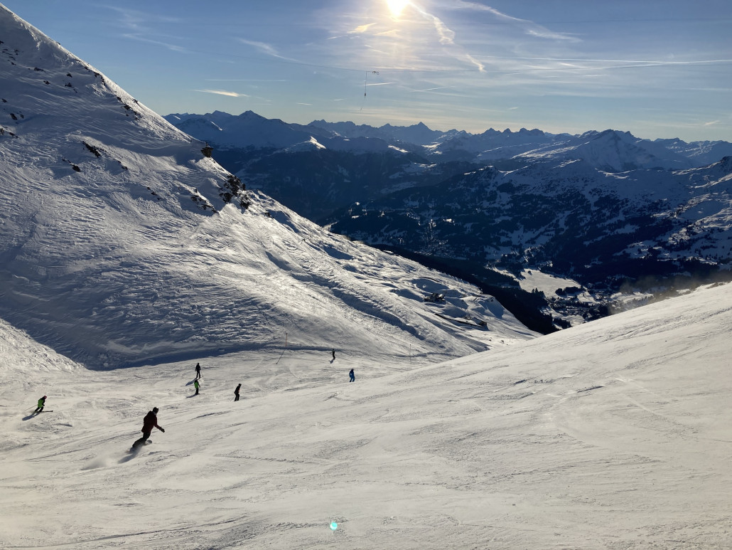Einstieg in die Piste am Urdenfürggli (10). Der erste Hang war nachmittags hart, danach war die Piste erstaunlich griffig (einigermassen gute Kanten vorausgesetzt).