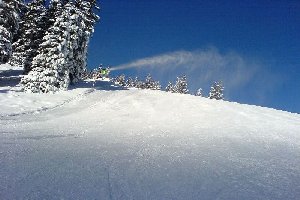 Sillvretta. Schneekanonen im Dauereinsatz.