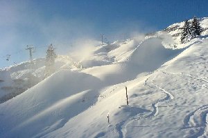 Sillvretta. Schneekanonen im Dauereinsatz.