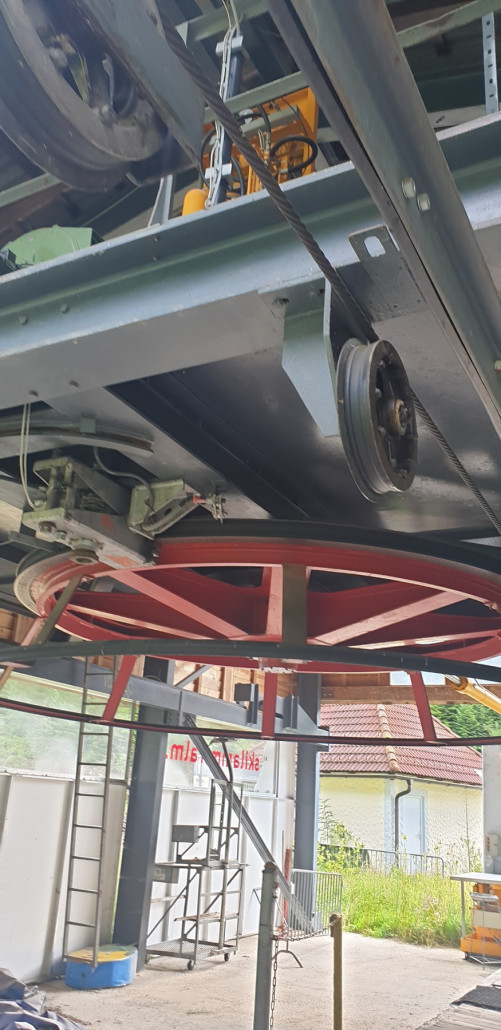 Antrieb in der Talstation.jpg