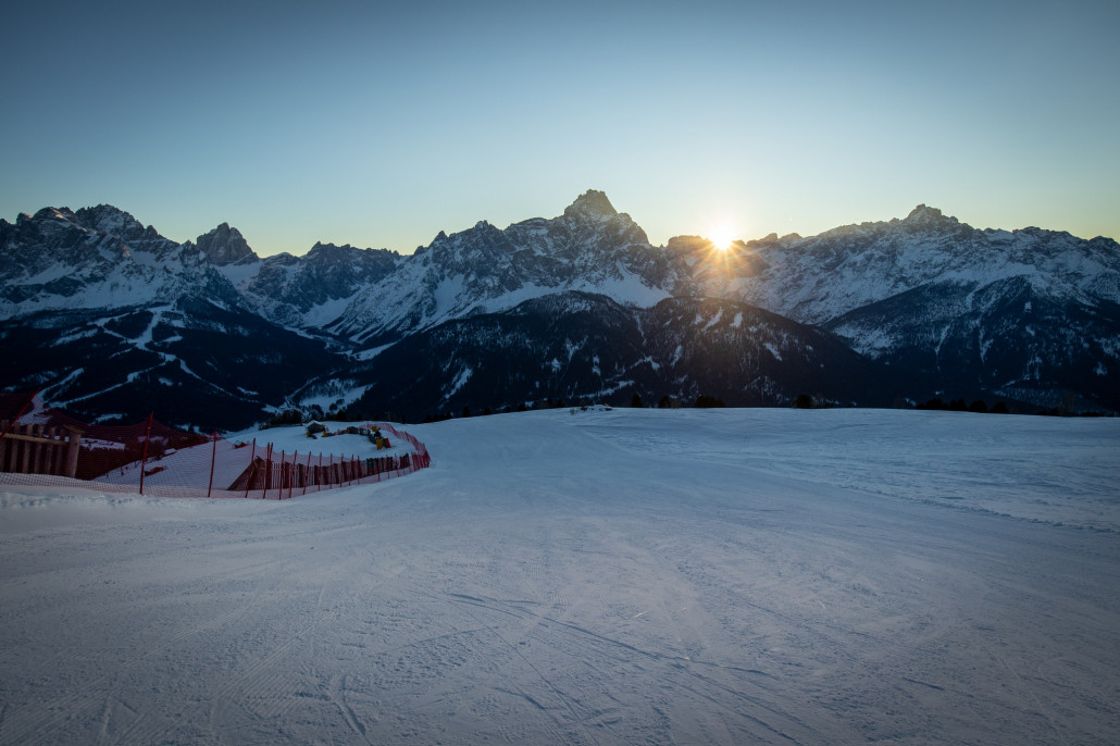 Unsere letzte Talabfahrt starten wir auf der 12b wo es noch nach 16 Uhr frische Piste gibt.