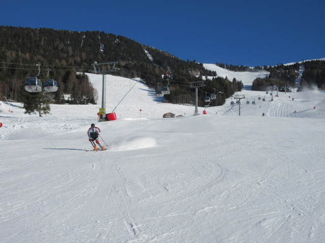 Tal-Abfahrt, darüber die 8-MGD Hochzeiger
