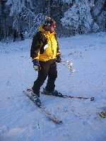 Onkel auf Skiern! ZUm glück kann er jetzt schon auf SKiern stehen ohne hinzufallen=)