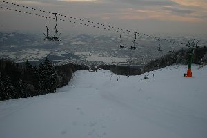 Nach dem tollen Skitag noch ein Abstecher zur Bergstation Habakuk (mit dem Auto erreichbar), dort wurde die Piste für den Saisonstart am kommenden Tag hergerichtet.
