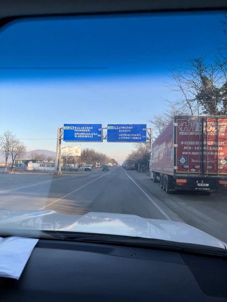 Ausfahrt Tbilisi Richtung Gudauri…