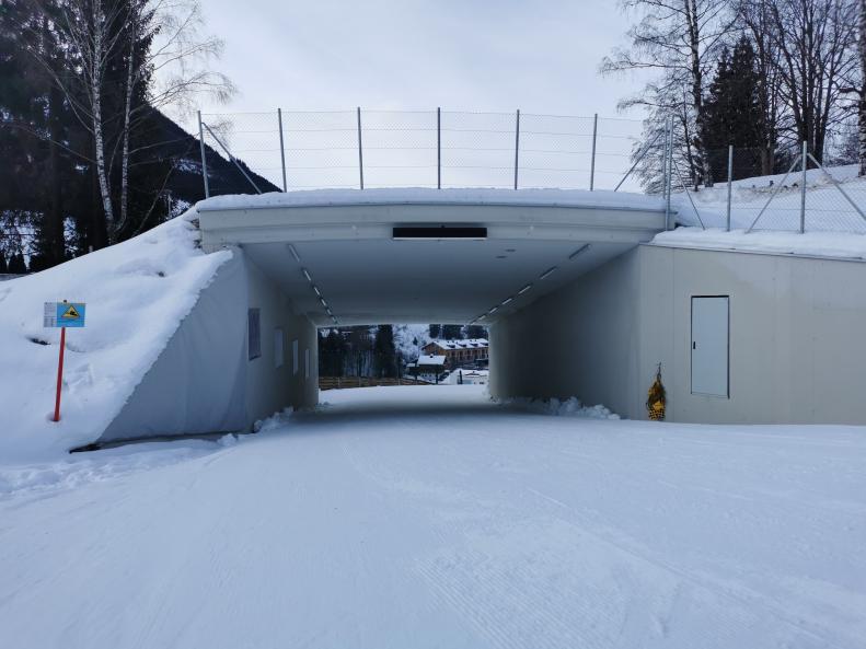 4. Über den Wetterkreuz 6er ging es hinunter nach Saalbach und dort wird sogleich die neue Verbindungspiste getestet.jpg