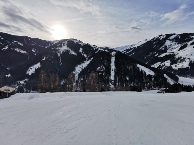 14. Eigentlich genug Schnee bis ins Tal. Bis auf die letzten beiden Steilhänge erd- bzw. steinfrei. Und auch dort, steinige Stellen gut umfahrbar..jpg