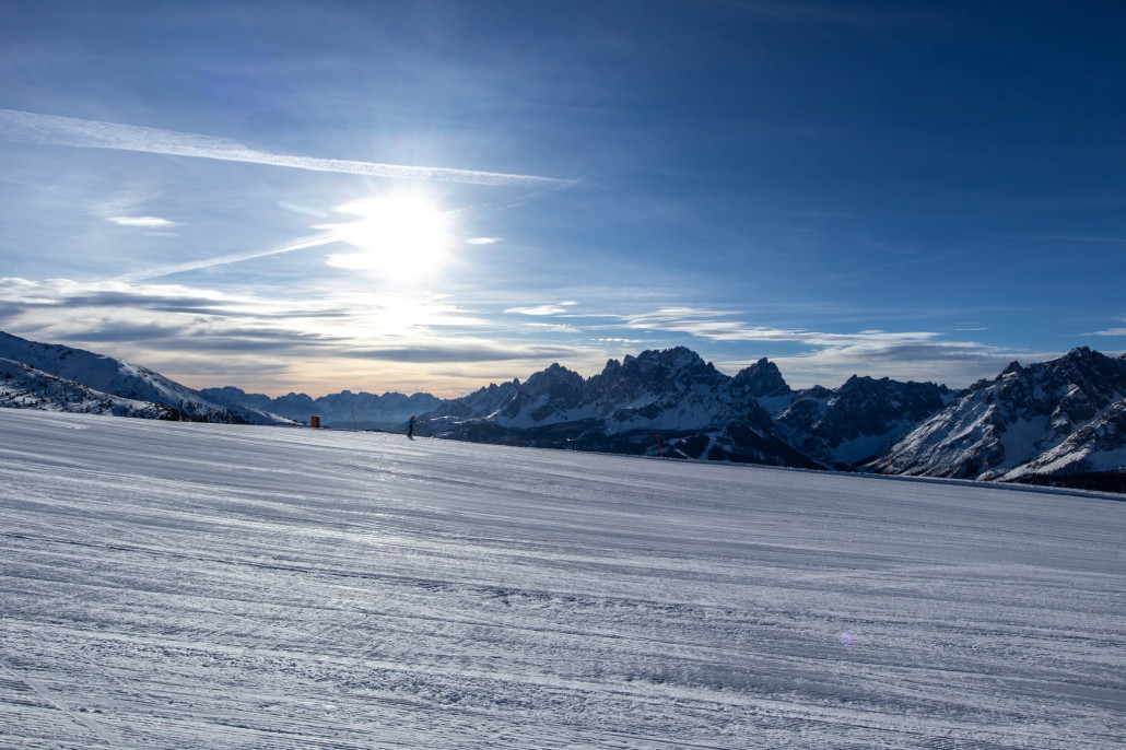 Am nächsten Morgen finden wir wieder frisch präparierte Pisten auf dem Helm.