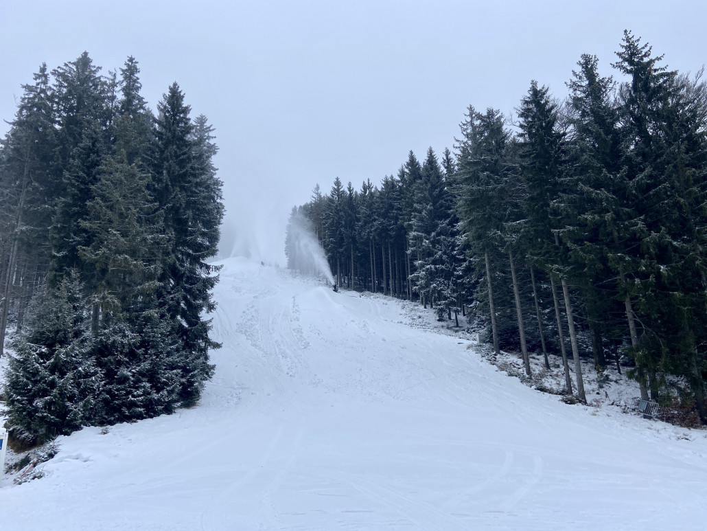 laufende Beschneiung auf der Karasek