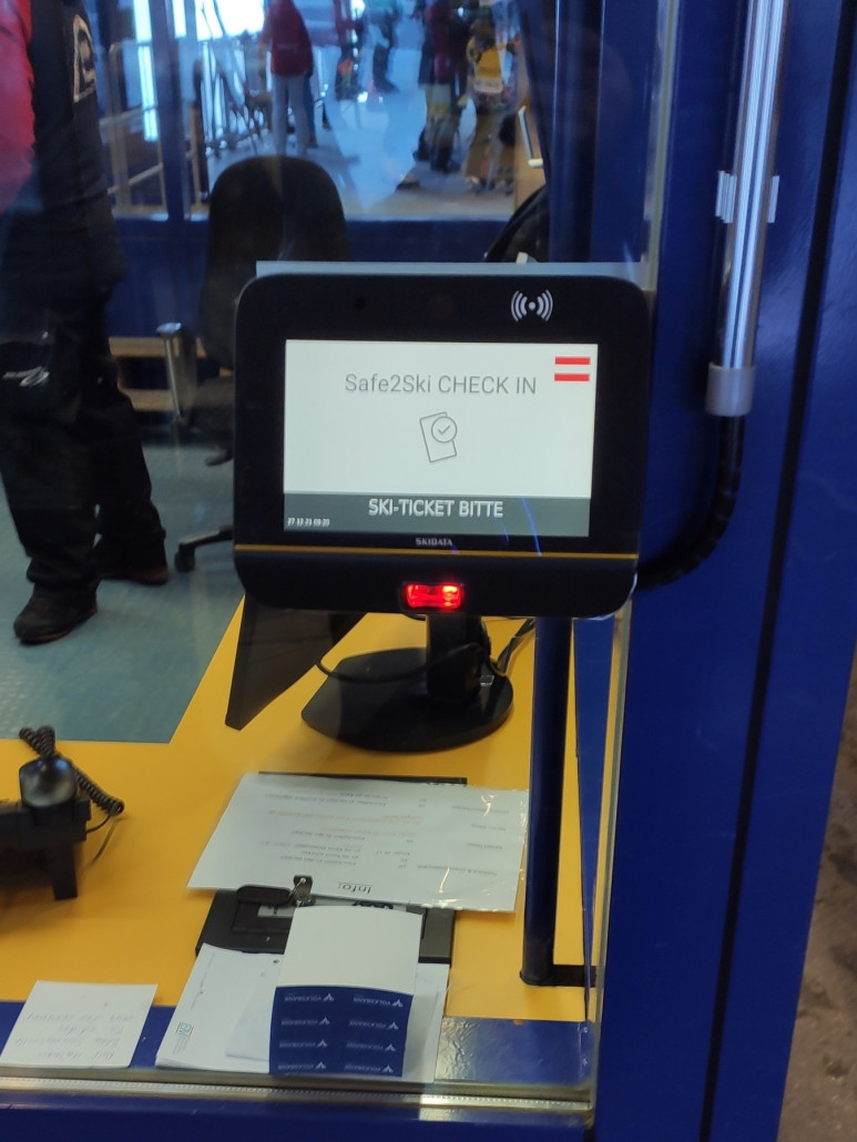 Skipass-Scanner, relativ unauffällig am Eingang