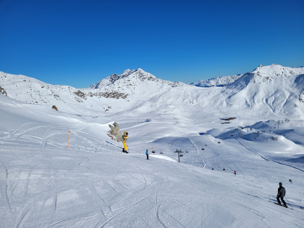 Da die Masnerkopfabfahrt wirklich zum Vergessen war (eisig, bucklig, steinig, unruhig) ging es auf die Mindersabfahrt. Das ist eigentlich mit die interessanteste Abfahrt an dieser Bahn, sofern die Masnerkopfabfahrt nichts taugt.<br />Danach ging es noch einmal auf die Hexenseeabfabfahrt. Aber all das sagte uns heute nicht so zu. Die Pisten waren an der Scheid/Plansegg einfach besser und leerer!