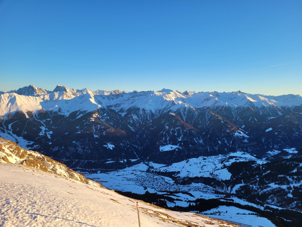 Blick auf die Bergkulisse