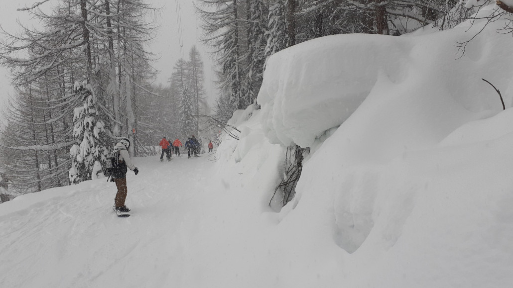 Skiweg im Dorf von der Plattjen Talstation zur Talstation Alpin Express