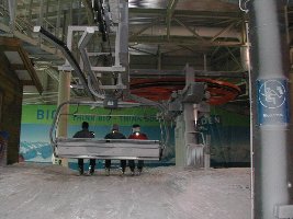 Ausstieg 6-SB mit ein paar Forumsmitgliedern im Sessel. Seilscheibe extra im niederländischen orange