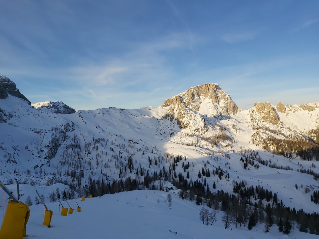 Ich suche jetzt nicht die Namen der Bahnen, das sage ich gleich dazu. Die rechte Piste war zum Teil im steilem Bereich nicht sauber präpariert. Doch sah man dies noch sehr gut.