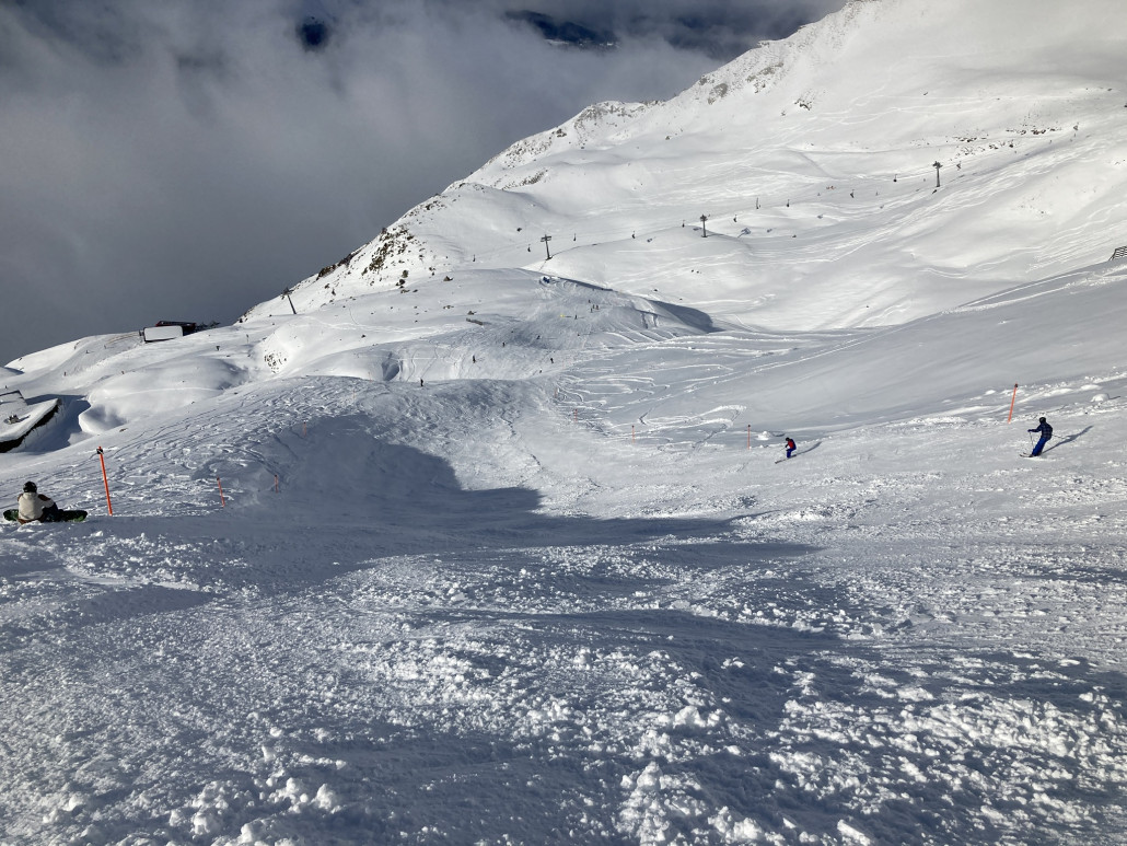Schwarze 22 zur Mota-Hütte. Diese Piste weist noch einen mehrheitlich harten Untergrund auf und war an diesem Donnerstag eine der besseren Geschichten.