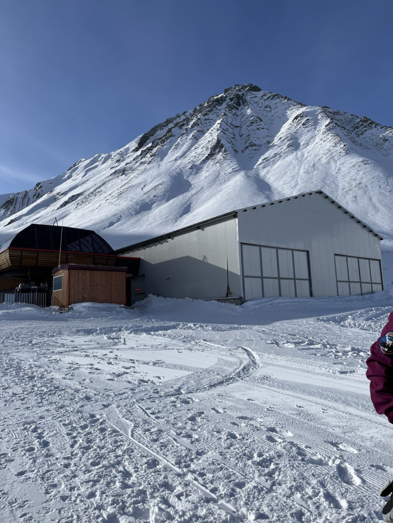 Mittelstation auf der Kobi Seite - diese geht hoch zum Pass