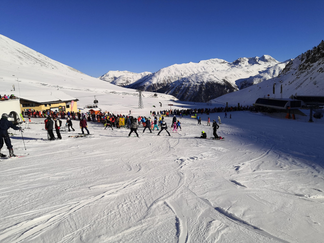 Schlangen um 12:30 Uhr. Ein Mittagsloch war heute nicht wirklich feststellbar.