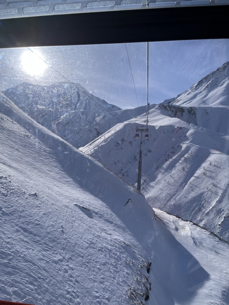 Dies ist der Blick von Kobi Talstation rauf zur Mittelstation ..der obere Rand